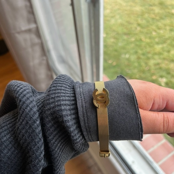 Cute gold bracelet I bought used/thrifted. Asking for below what I paid for - Picture 1 of 4